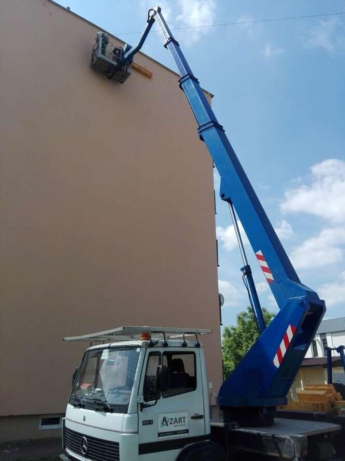 Ptaki zamieszkają w blokach Chełmskiej Spółdzielni Mieszkaniowej Ptaki zamieszkają w blokach Chełmskiej Spółdzielni Mieszkaniowej