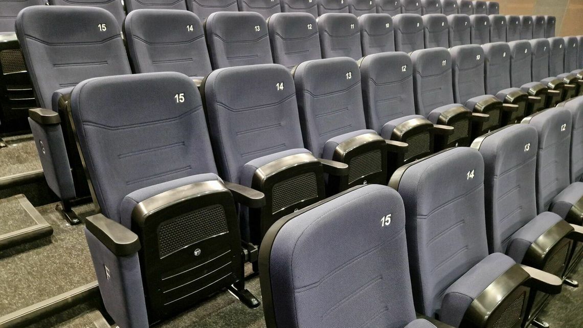 Publiczności wygodniej. Nowe fotele w sali widowiskowej