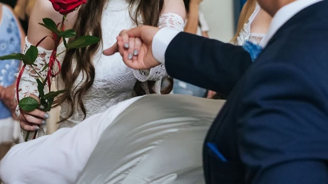 Publicznymi pieniędzmi zapłacił za zdjęcia z wesela. Michał F. stracił mandat radnego Publicznymi pieniędzmi zapłacił za zdjęcia z wesela. Michał F. stracił mandat radnego