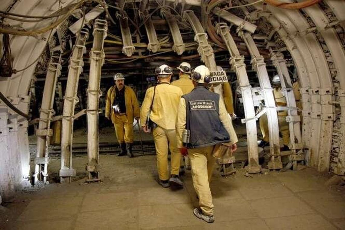 Puchaczów: Ostre cięcia w jednej z najbogatszych polskich gmin. Gasną latarnie, wójt zmniejszył pensje