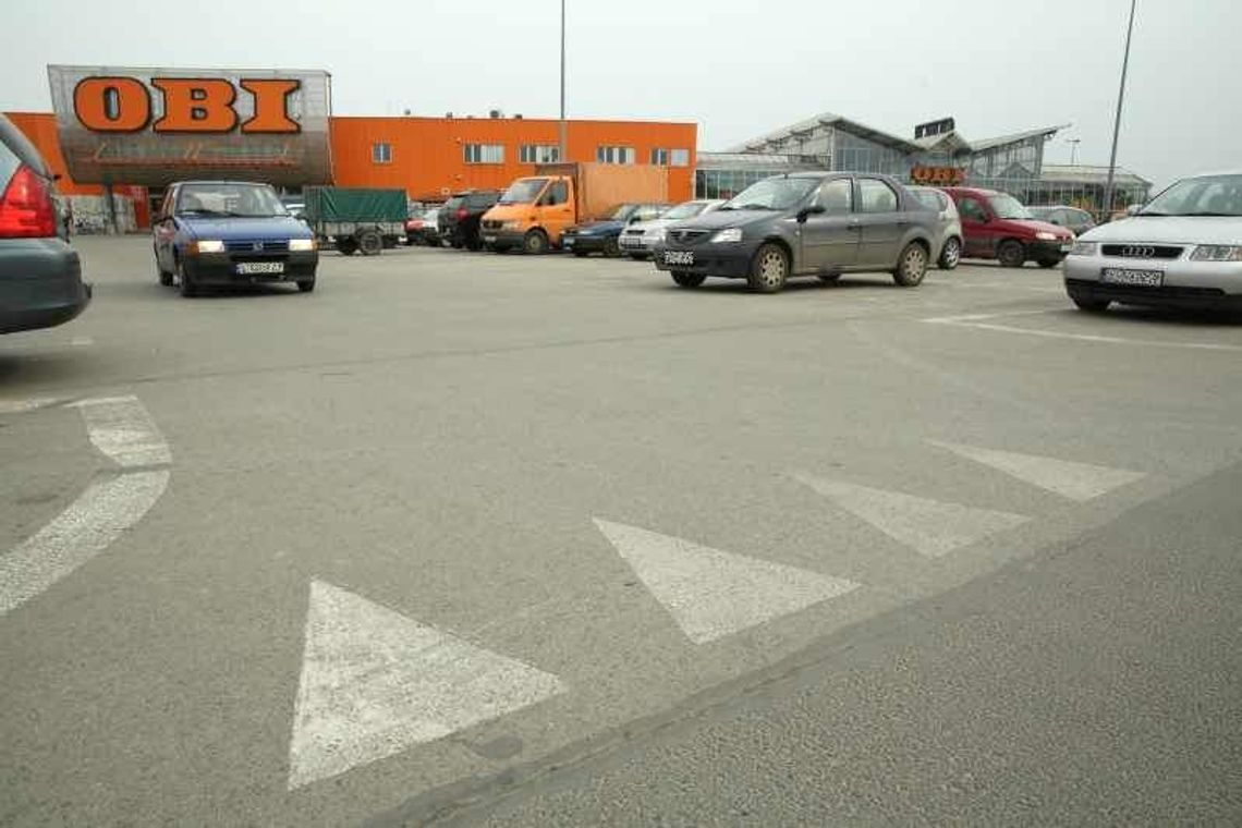 Pułapka na kierowców przy marketach. Pani Iwona przekonała się na własnej skórze