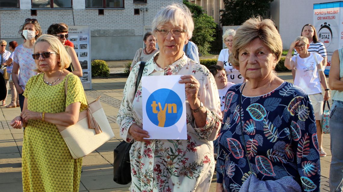 Puławianie nie chcą "lex TVN". Pikieta na Placu Chopina [zdjęcia]