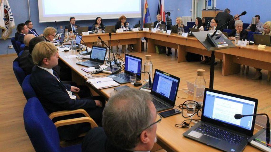 Puławscy radni podtrzymują: Prezydent sobie nie radzi