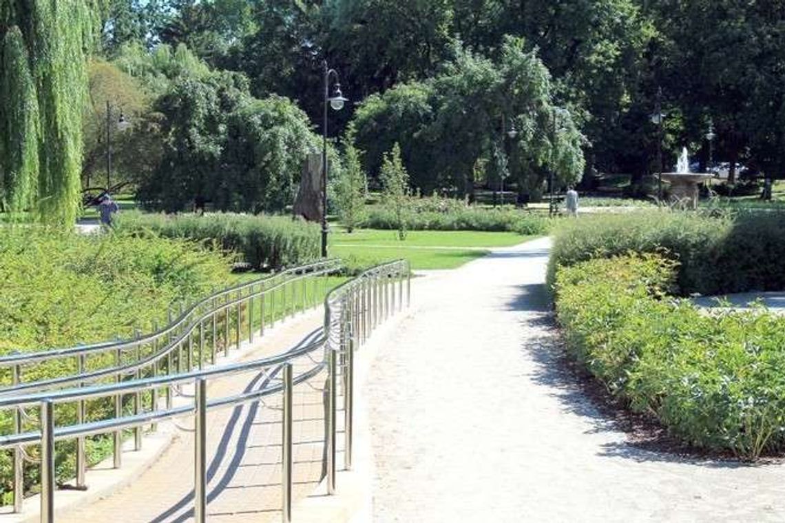 Puławscy radni wypunktowali błędy na Skwerze Niepodległości. Co zarzucają?