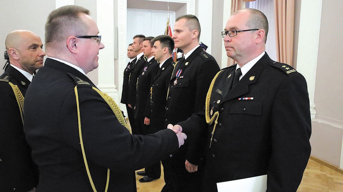 Puławscy strażacy z awansami i medalami [zdjęcia]