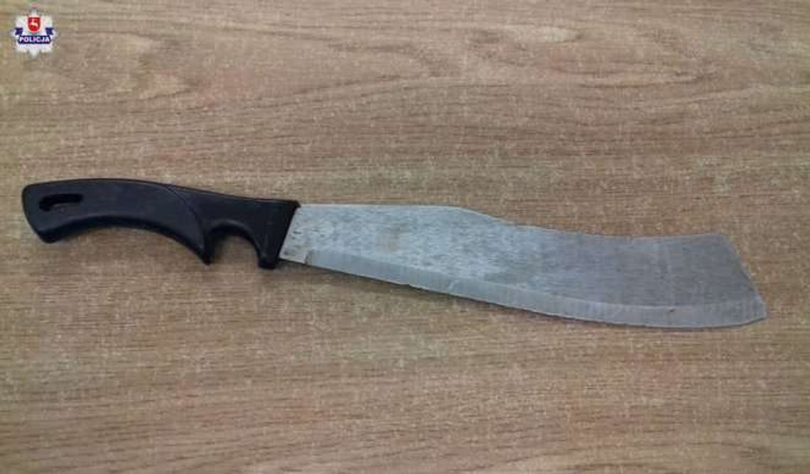 Puławy: 33-latek z maczetą wpadł na imprezę, szukał dziewczyny