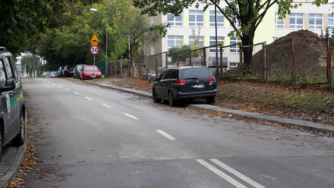 Puławy: Bliżej do przebudowy chodnika przy Pileckiego Puławy: Bliżej do przebudowy chodnika przy Pileckiego