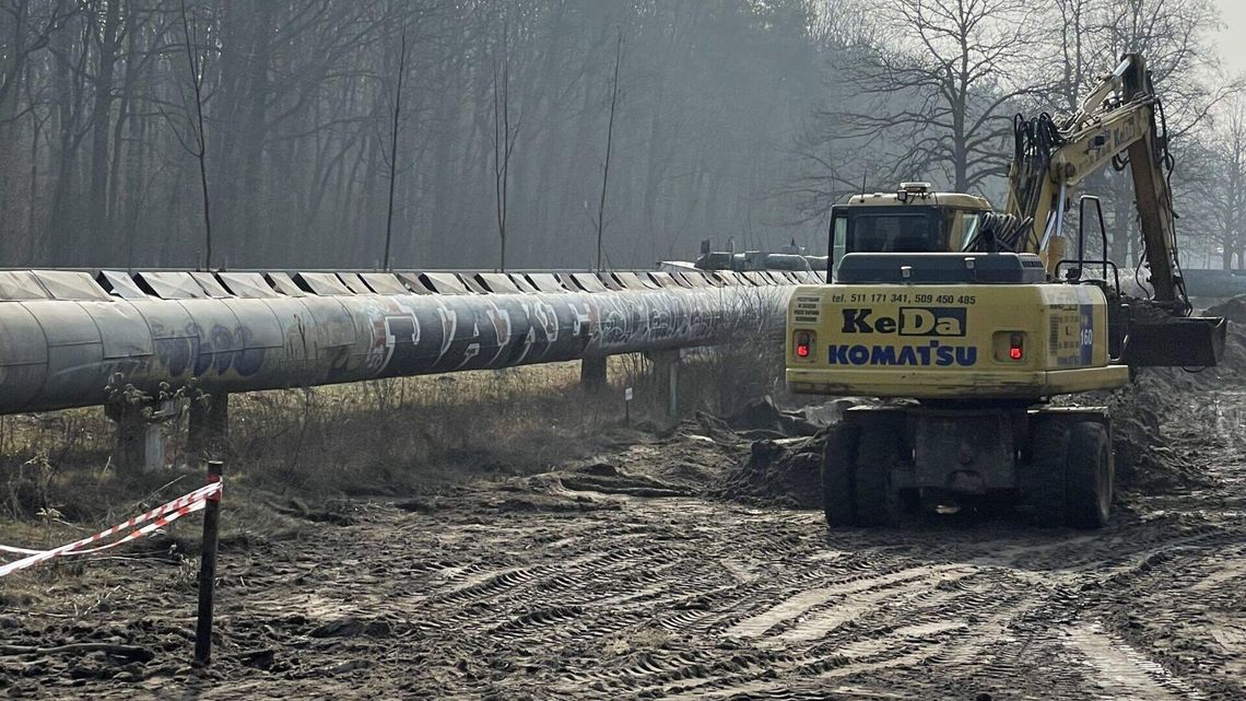 Puławy: Budowlańcy uszkodzili magistralę ciepłowniczą. Wyleją tysiące litrów wody