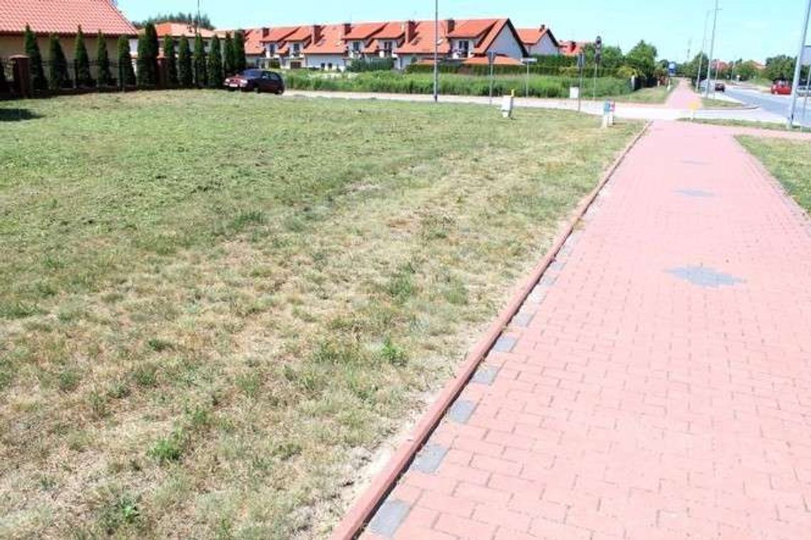 Puławy: Był trawnik, będzie plac zabaw