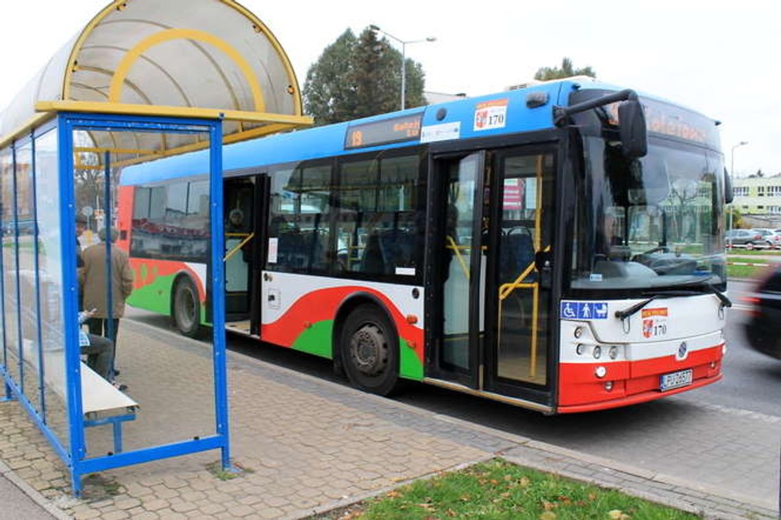 Puławy: Dodatkowe autobusy na cmentarze