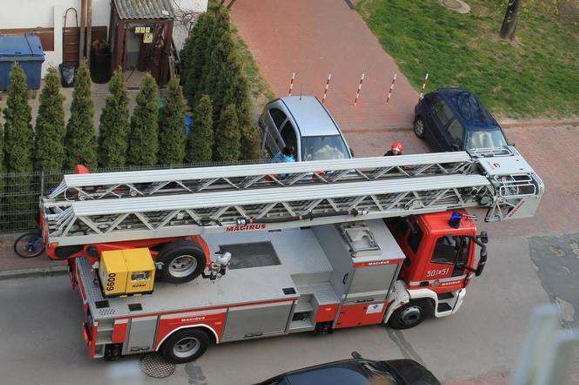 Puławy: Dym w mieszkaniu na os. Niwa