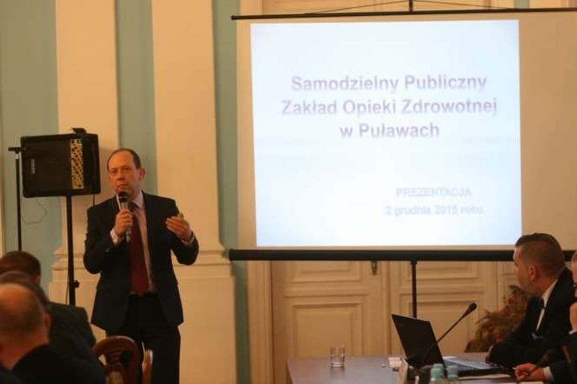 Puławy. Dyrektor szpitala ma wsparcie radnych. Ruszyły zwolnienia