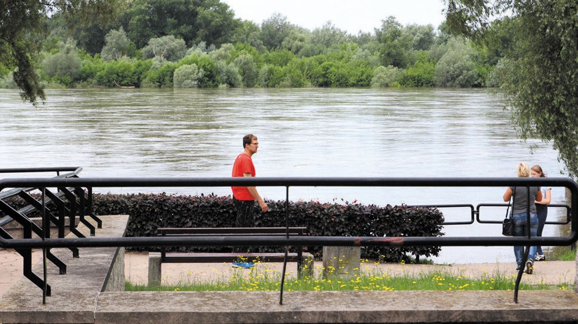 Puławy: Fala na Wiśle odpłynęła, bulwar otwarty