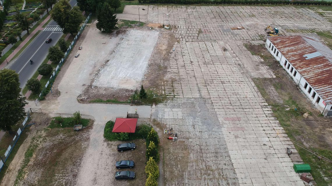 Puławy: Jest pusty plac, będzie hala sportowa [zdjęcia z drona]