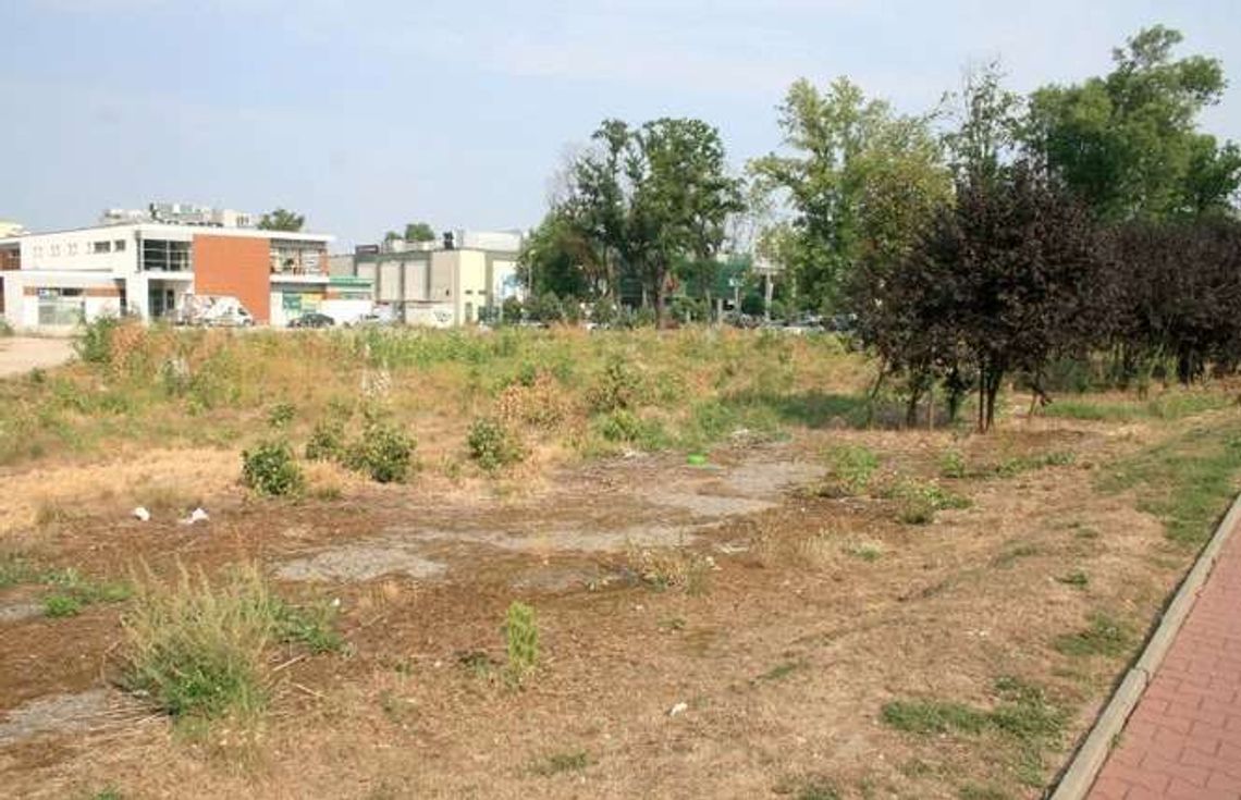 Puławy. Miała być galeria handlowa, jest bałagan