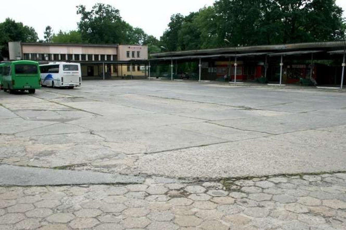 Puławy: Miasto nie wyrzuci pasażerów z dworca PKS