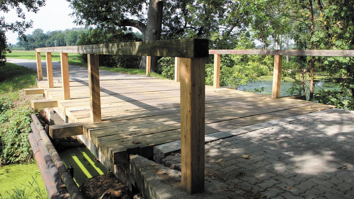 Puławy: Mostek przez łachę wiślaną odzyskuje historyczny wygląd