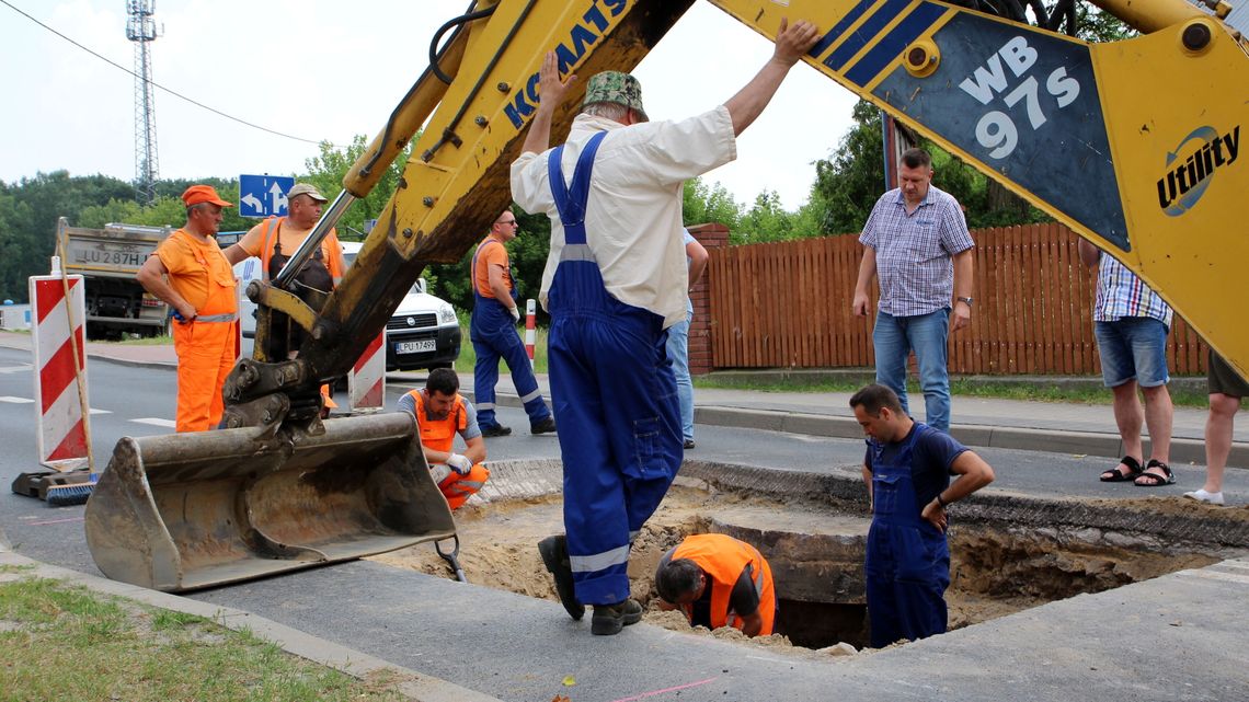 Puławy: Na ul. Skowieszyńskiej zapadła się jezdnia