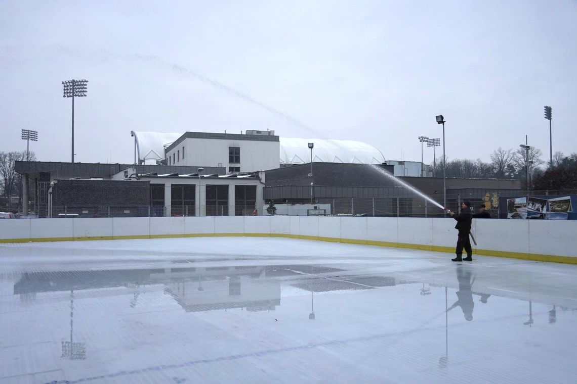 Puławy nie czekają na Mikołajki. Lodowisko otworzą wcześniej Puławy nie czekają na Mikołajki. Lodowisko otworzą wcześniej