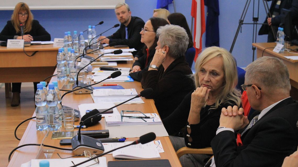 Puławy: Nieoczekiwana zmiana miejsc radnych opozycji. Tak chcieli radni PiS