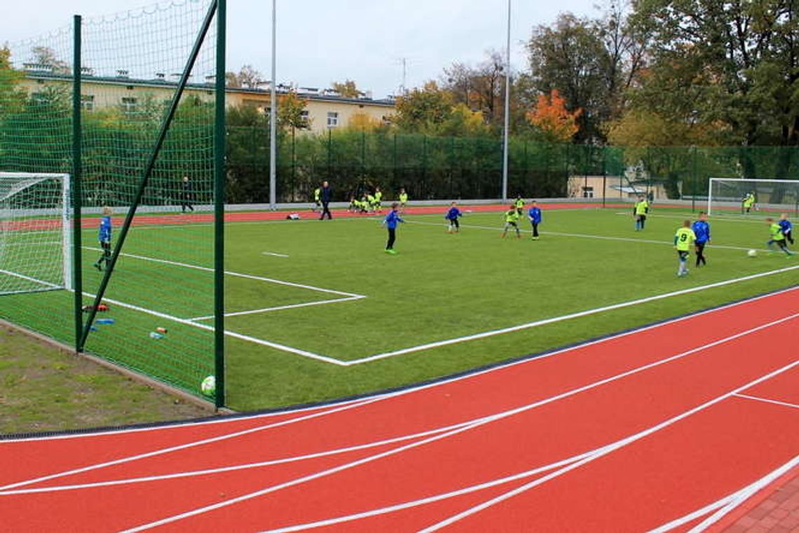 Puławy: Nowe boiska przy SP nr 1 już gotowe [zdjęcia]