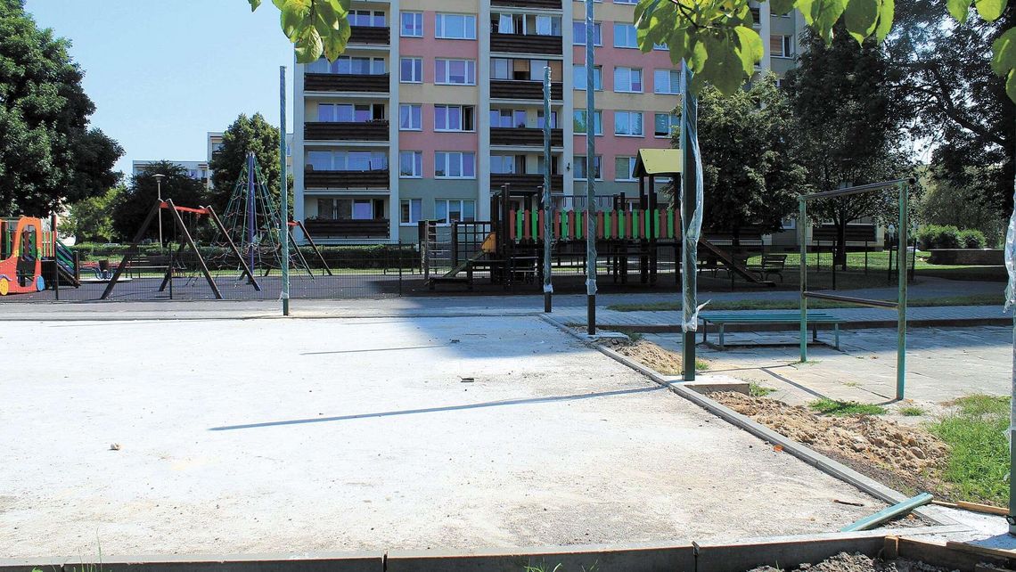 Puławy: Nowe boisko między wieżowcami