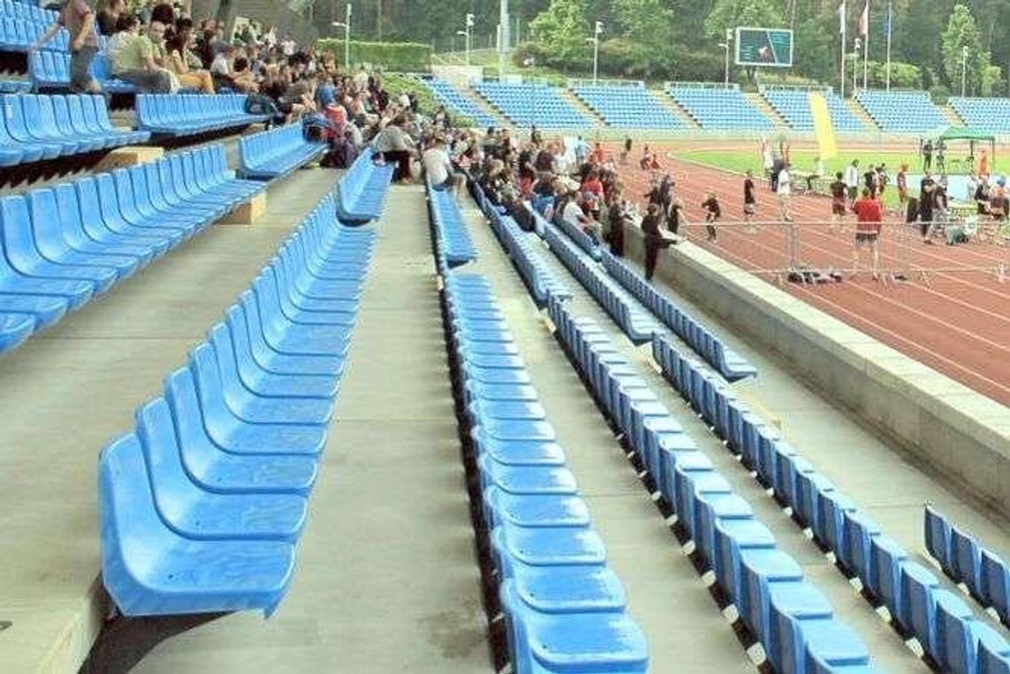 Puławy: Nowe krzesełka na stadionie Wisły