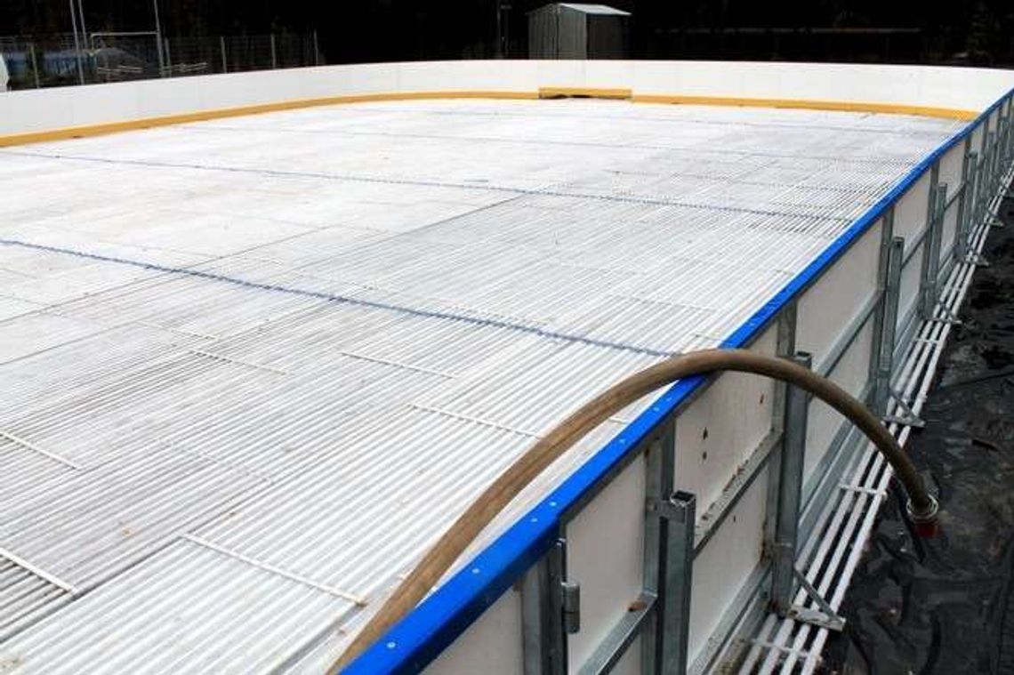 Puławy: Nowe lodowisko nabiera kształtów