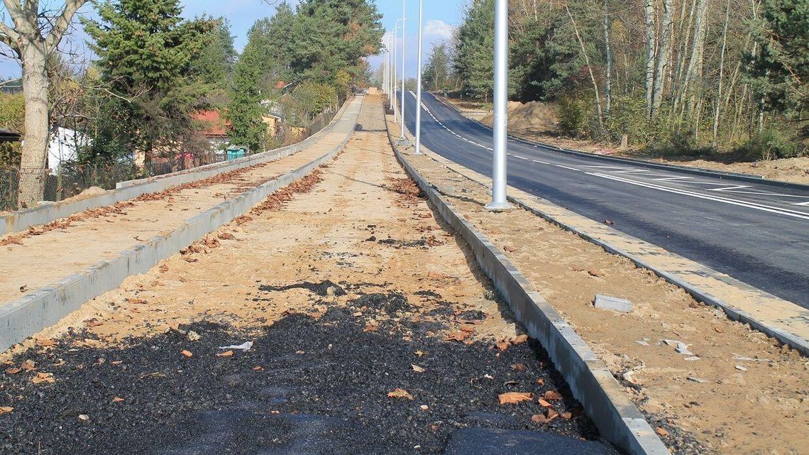 Puławy: Nowy asfalt na "małej obwodnicy" Włostowic