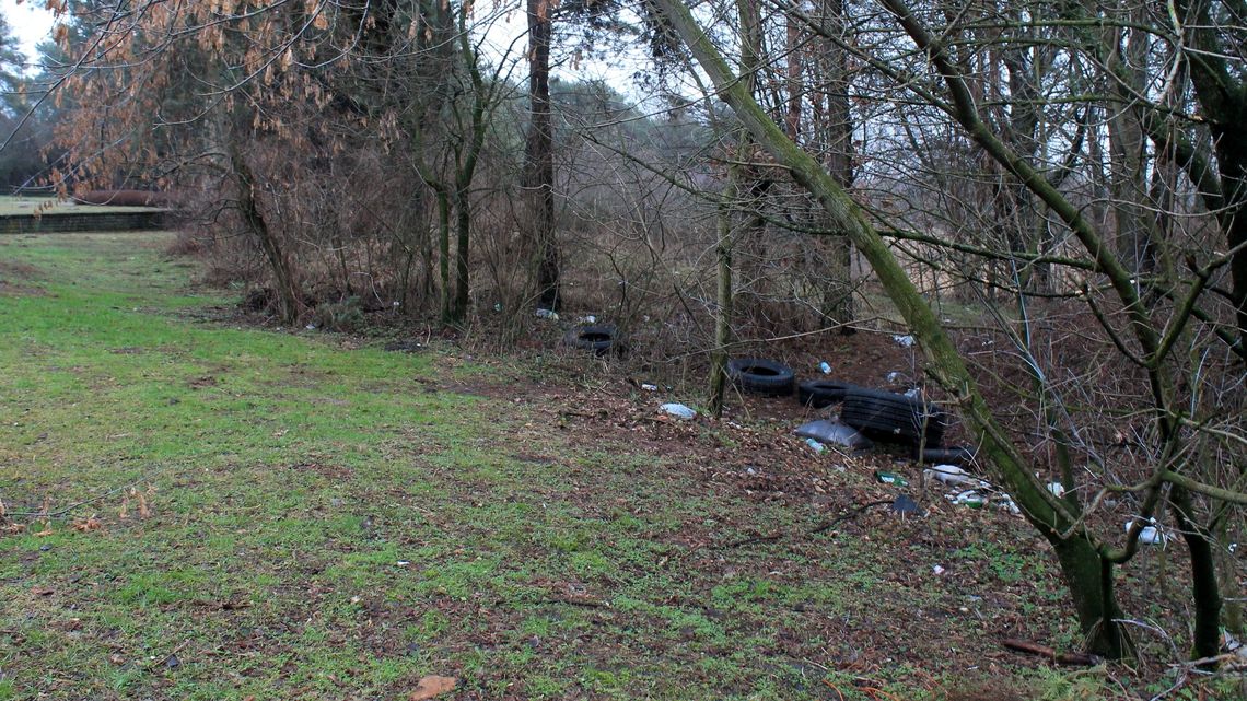 Puławy: Parking w mieście, ale należy do wspólnoty. I sprzątać nie ma komu