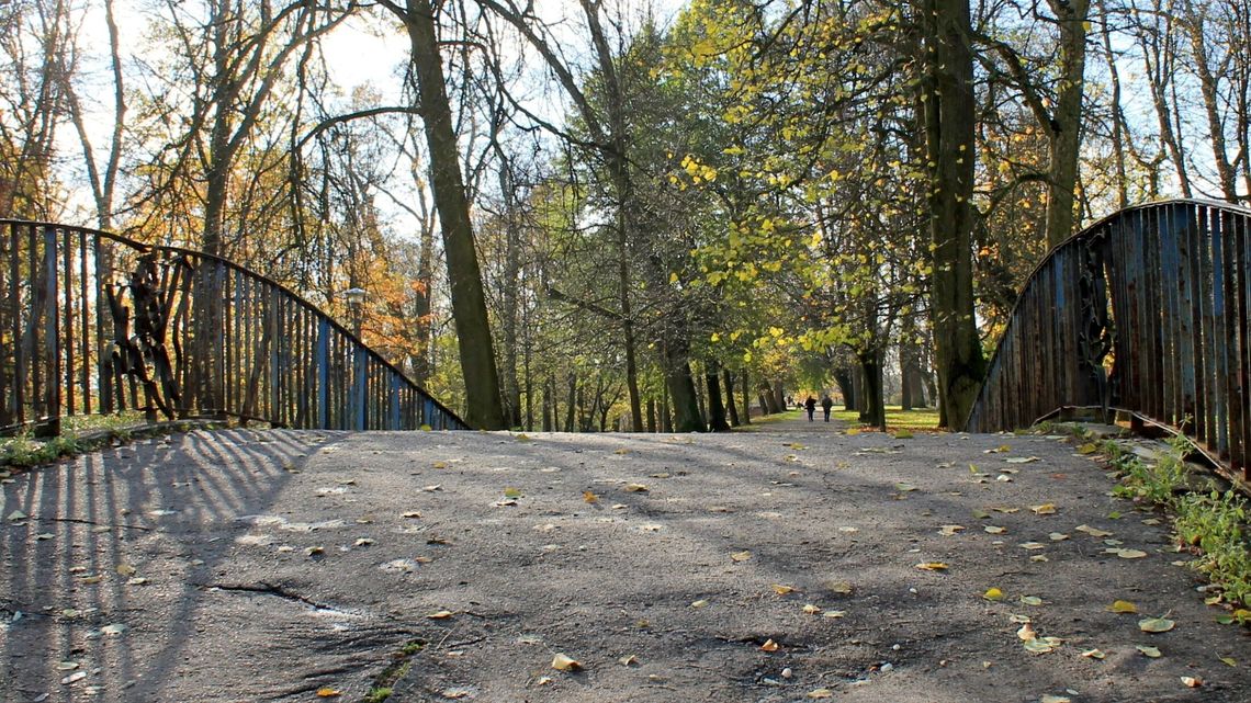 Puławy: Pierwszy krok w stronę renowacji kładki nad ul. Głęboką Puławy: Pierwszy krok w stronę renowacji kładki nad ul. Głęboką