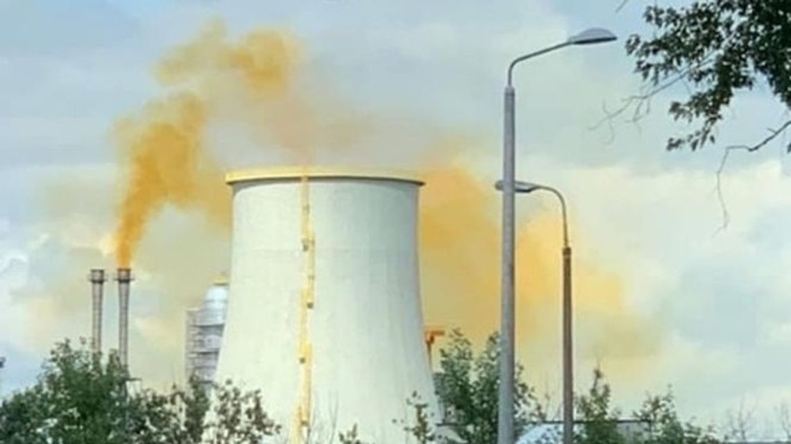 Puławy: Pomarańczowy dym nad Azotami Puławy: Pomarańczowy dym nad Azotami