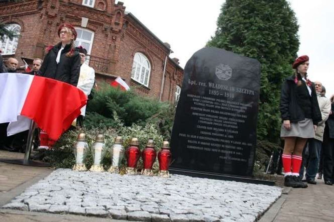 Puławy. Pomnik kapitana odsłonięty