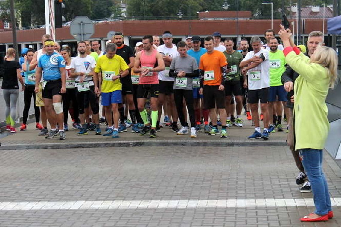 Puławy: Promują zdrowy styl życia, pobiegli przeciw nałogom