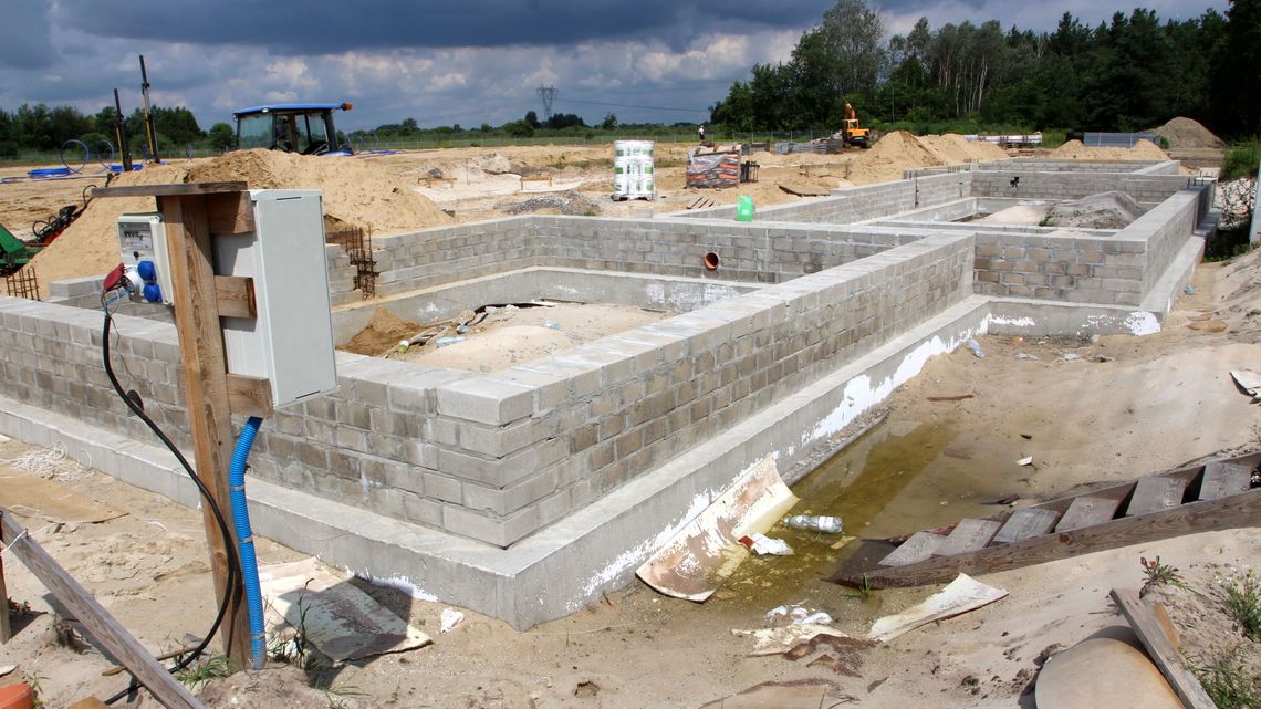 Puławy. Rośnie nowy stadion Hetmana w Gołębiu. Będzie kameralny