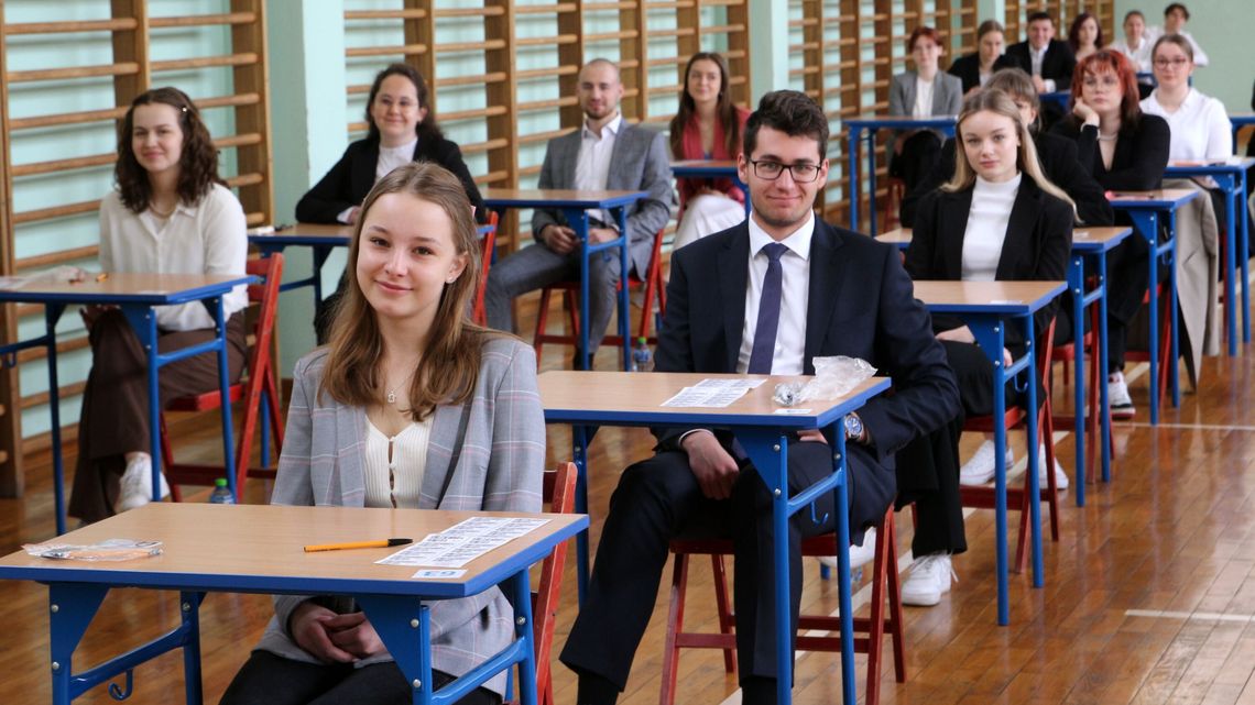 Puławy: Ruszyła matura 2022. Pytali o tradycję i źródło szczęścia Puławy: Ruszyła matura 2022. Pytali o tradycję i źródło szczęścia