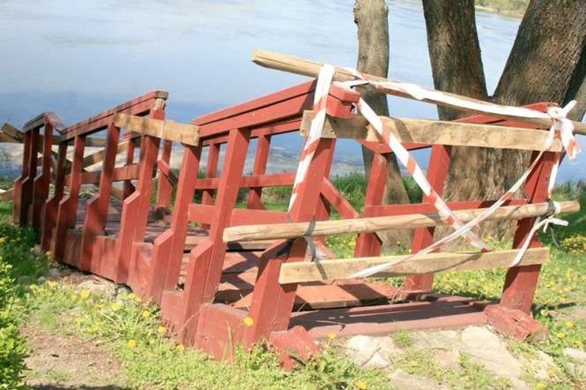 Puławy: Schody na bulwarze wiślanym poddały się wandalom