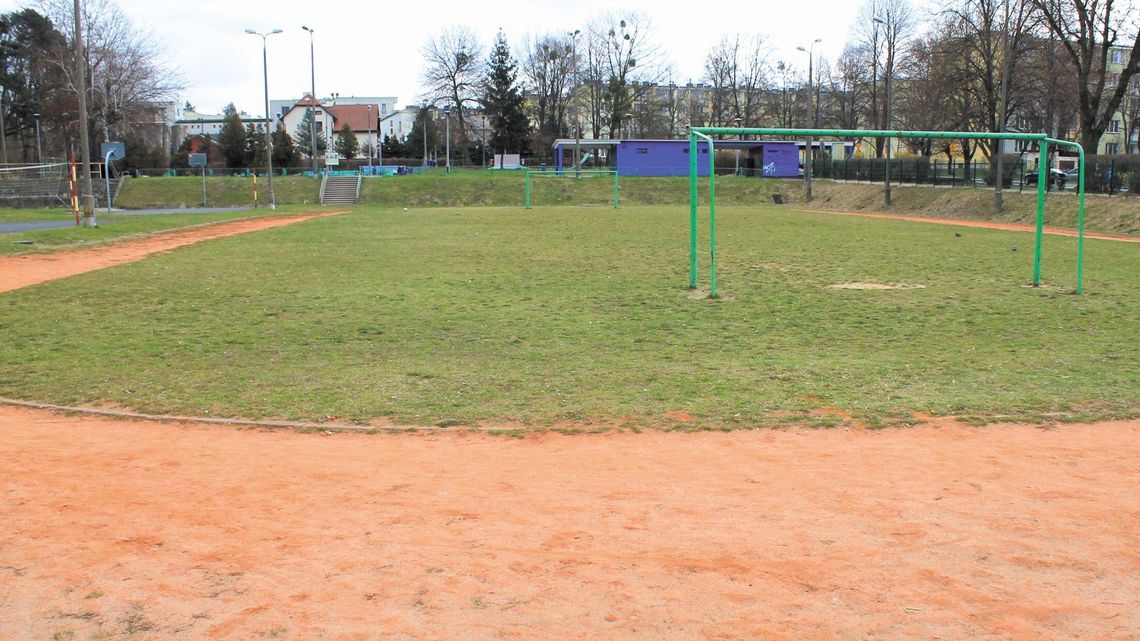 Puławy: SP nr 6 czeka na nowe boiska