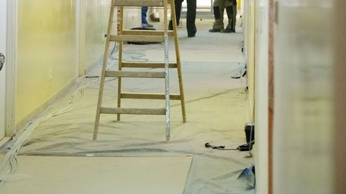 Puławy: Spadł z drabiny, był pijany