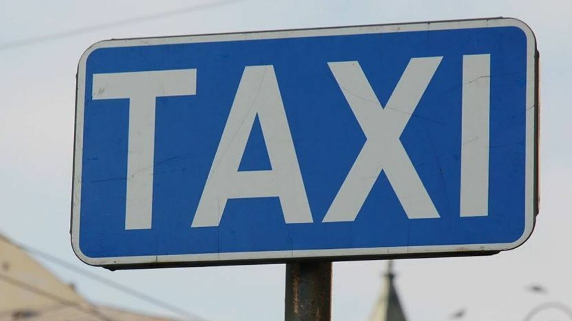 Puławy: Upił się w taksówce i zasnął. Otrzeźwiła go ważna wiadomość Puławy: Upił się w taksówce i zasnął. Otrzeźwiła go ważna wiadomość