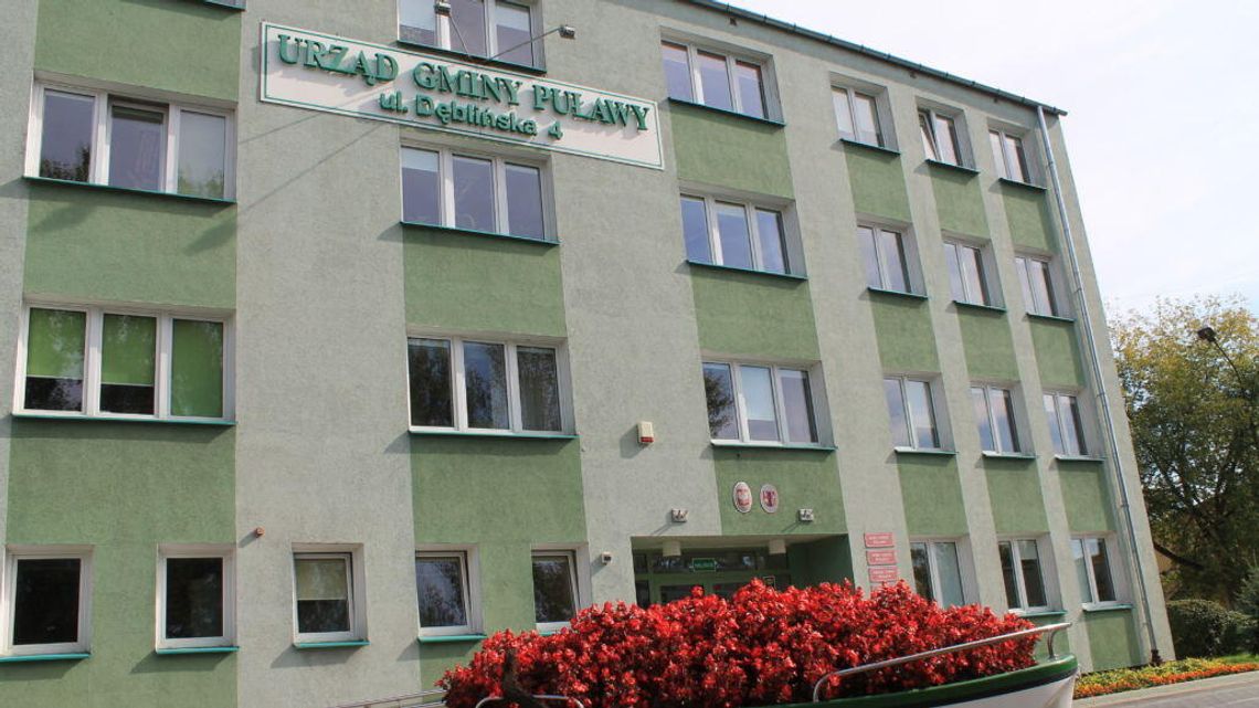Puławy: Urząd Gminy do remontu. Będą panele, LED-y i nowa elewacja