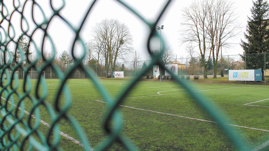 Puławy: Urzędnicy chcą ściemnić i wyciszyć Orlika przy SP nr 4