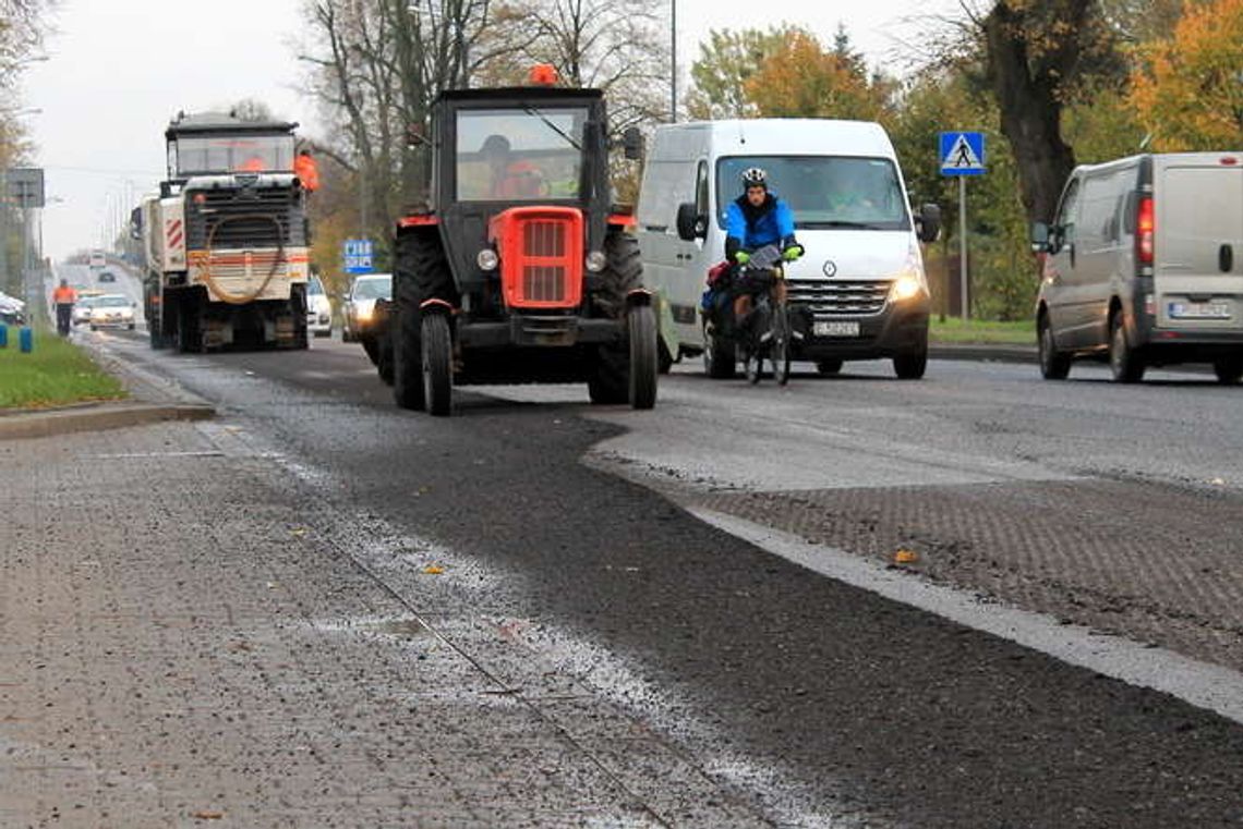 Puławy: Utrudnienia na ul. Lubelskiej, poprawiają nawierzchnię