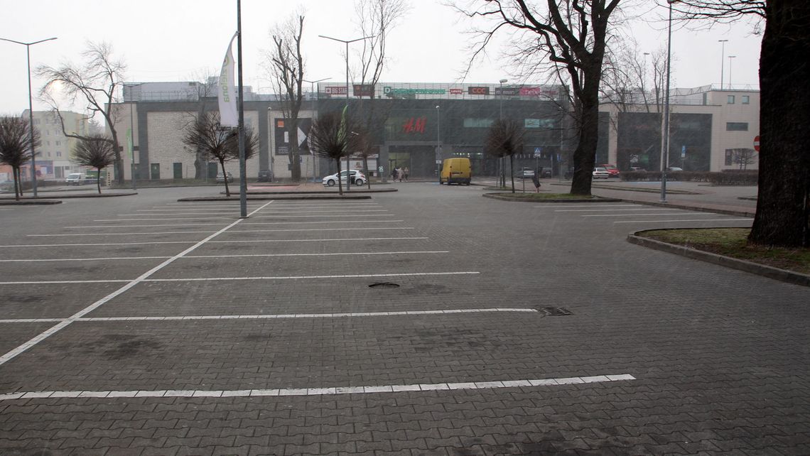 Puławy: W mieście zamykają sklepy, restauracje i prywatne przychodnie