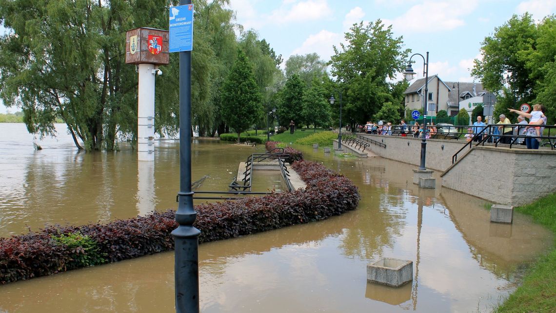 Puławy: Wisła postraszyła i odpłynęła. Teraz czas na sprzątanie
