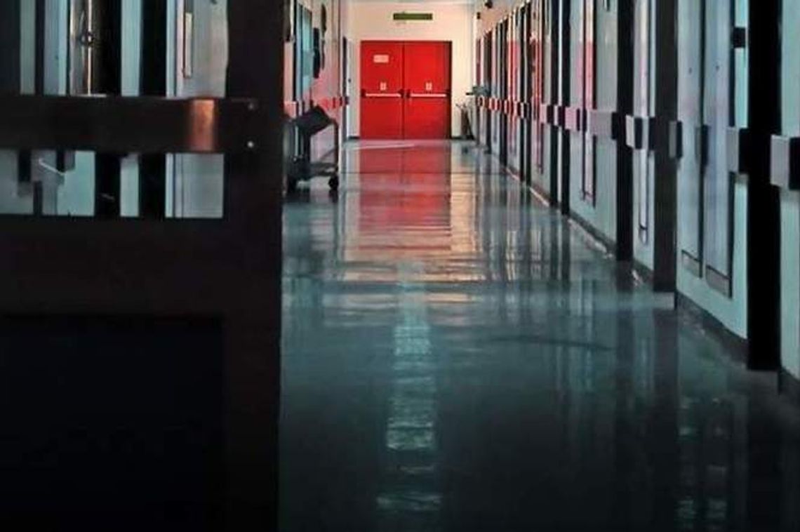 Puławy: Zaatakował sąsiadkę, zostanie w areszcie na dłużej