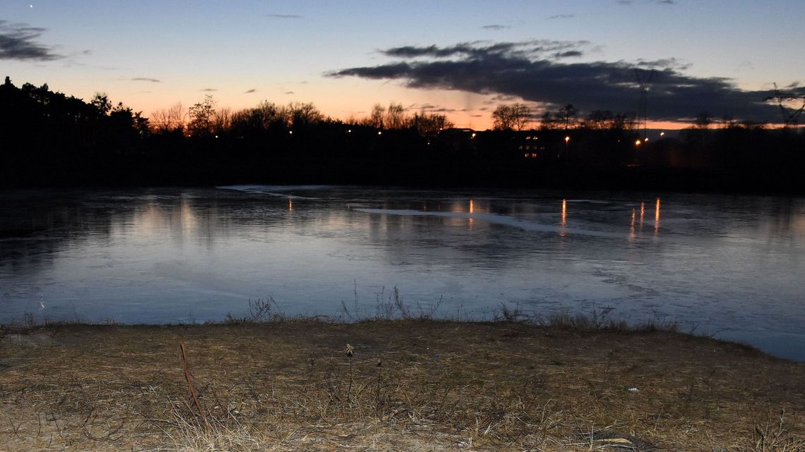 Puławy: Zaginiony mężczyzna nie żyje. Ciało znaleziono w wodzie Puławy: Zaginiony mężczyzna nie żyje. Ciało znaleziono w wodzie