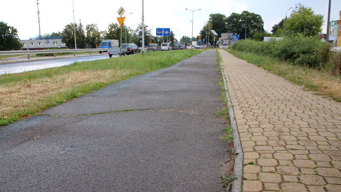 Puławy. Załatają ścieżkę przy Lubelskiej, ale remontu nie będzie