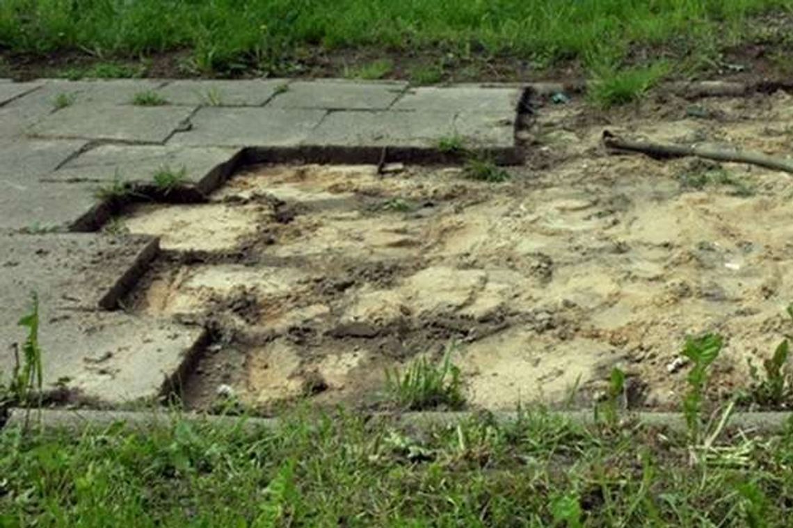 Puławy: Zaoszczędzili na drogach, wystarczy na chodnik