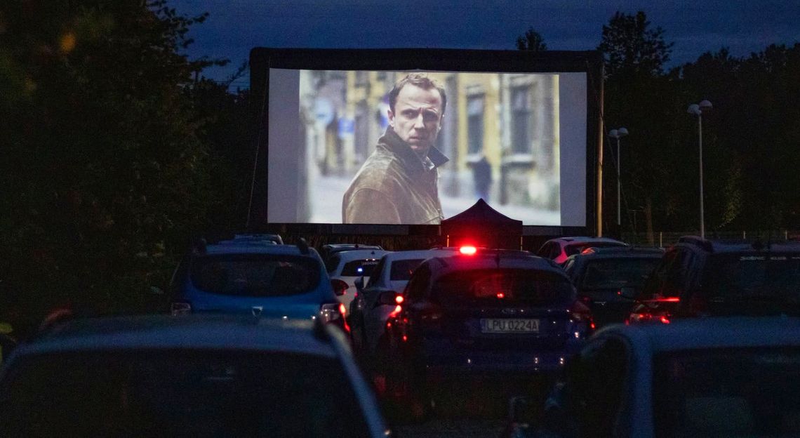 Puławy zapraszają na kino samochodowe. Na początek cztery seanse